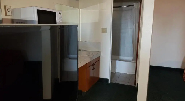 Четырёхместный номер Standard Town House Motel Inc