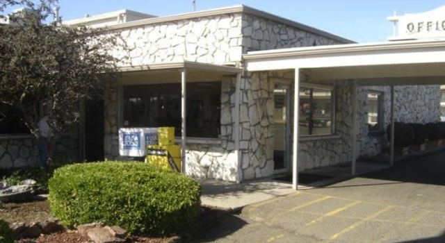 The Village Motel, Book Motel Hoteller i St. Helens med parkering, Parkering