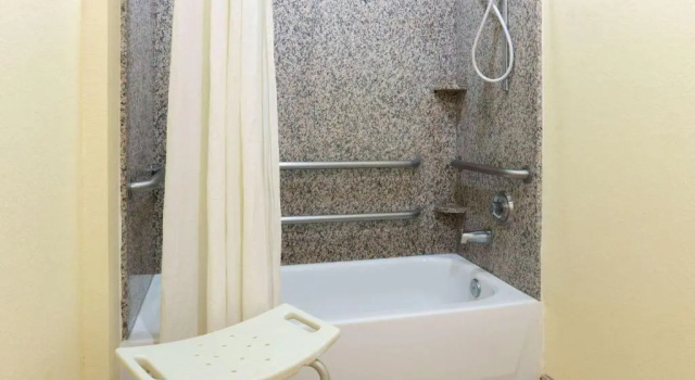Номер Standard Super 8 by Wyndham Stafford Sugarland Area