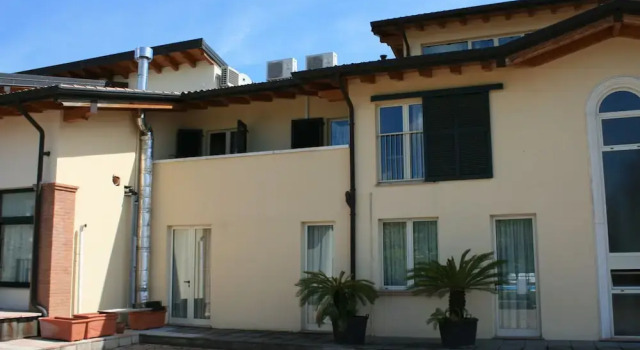Agriturismo with Pool near Golf Course & Salò