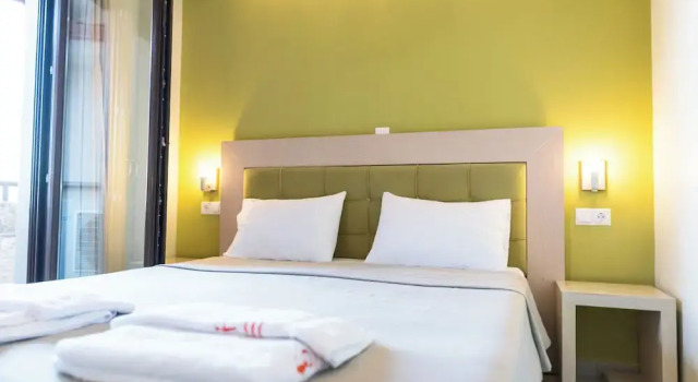 Трёхместный номер Standard с балконом Stamos Hotel
