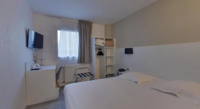 Номер Standard Hotel The Originals Bernay Acropole