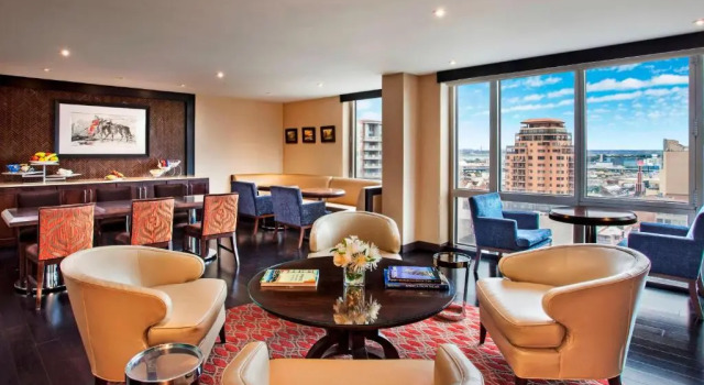 Номер Standard с видом на город Sheraton LaGuardia East Hotel