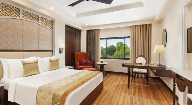 Двухместный номер Premium La Place Sarovar Portico