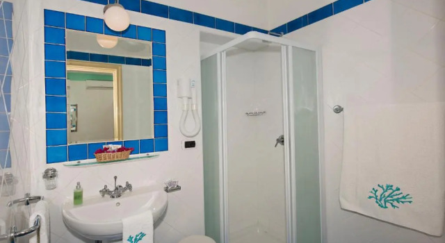 Трёхместный номер Standard с видом на горы Hotel Ossidiana Stromboli Center