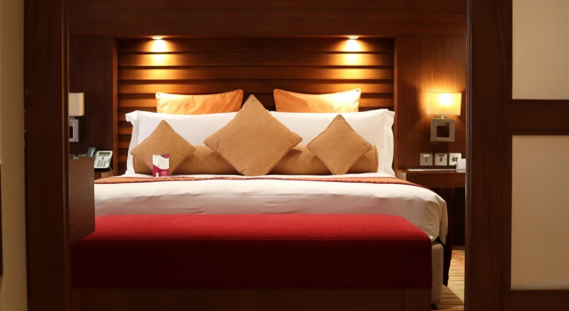 Люкс c 1 комнатой с балконом Crowne Plaza Sohar by IHG