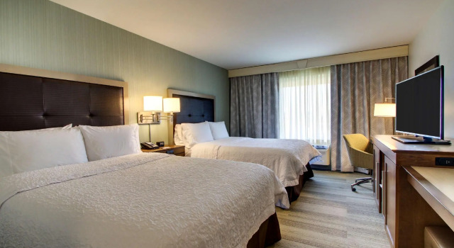 Четырёхместный номер Standard Hampton Inn & Suites Milwaukee West