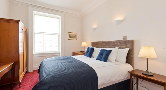 Люкс Henrietta Suites City Centre