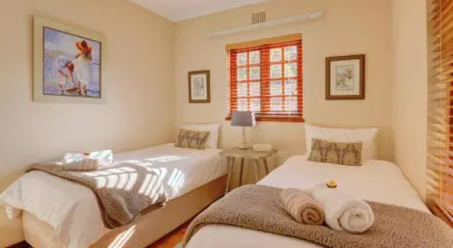 No.8 on Wright Street, Reservar Hotel George Central George, perto de Mediclinic George