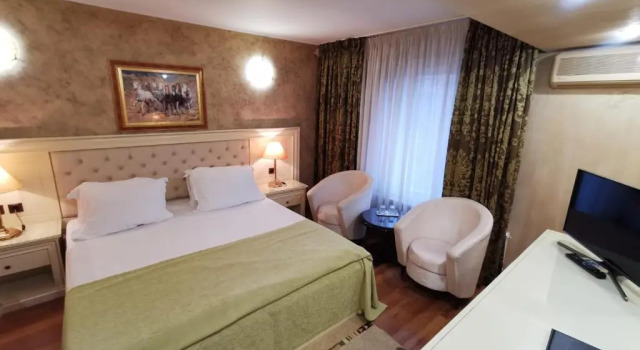 Camera Deluxe Hotel Bulevard