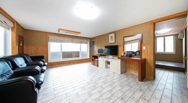 Номер Standard с 2 комнатами с балконом Yeosu The King Pension