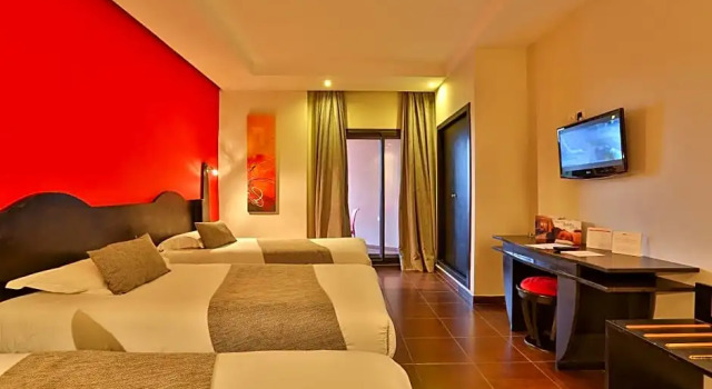 Camera tripla Standard con vista sulla strada Red Hotel