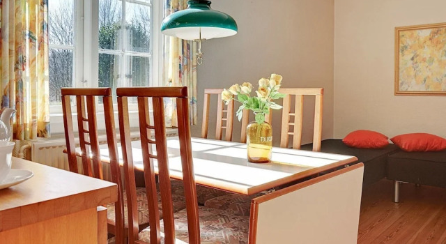 Vintage Holiday Home in Bornholm With Terrace, Book Feriehus Sommerhuse i Allinge, Hytte