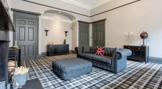 Huge Luxury Townhouse in the City Centre, Забронировать Отель Эдинбург Midlothian, рядом с Железнодорожный вокзал Эдинбург-Уэверли