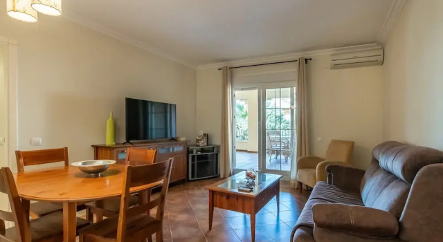 Апартаменты Apartment With Terrace and Pool Access