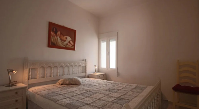 Private Family Retreat With Pool Short Walk to the Sea