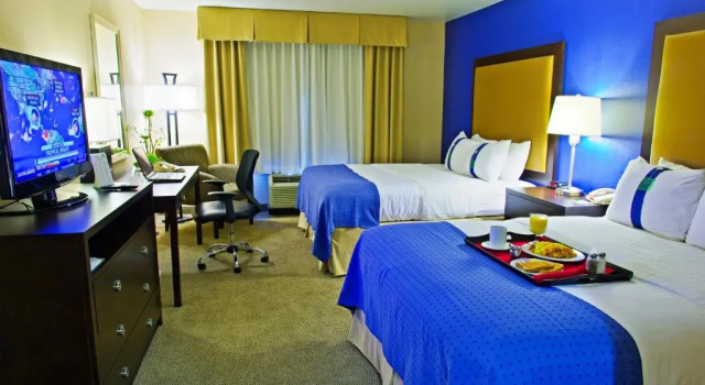 Четырёхместный номер Standard Holiday Inn & Suites Phoenix Airport by IHG