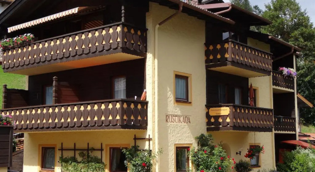 Haus Rustikana, Rezervasyon Otel Mittenwald Garmisch-Partenkirchen
