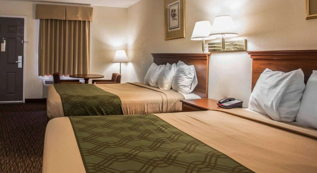 Четырёхместный номер Standard Econo Lodge Inn & Suites Lugoff