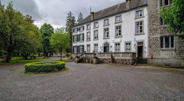 Spacious Apartment in a 16th-century Castle