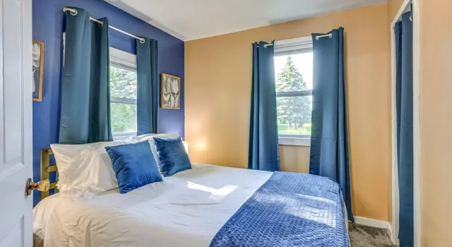 Коттедж Cozy Home w/ Backyard ~ 3 Mi to Downtown Saginaw!
