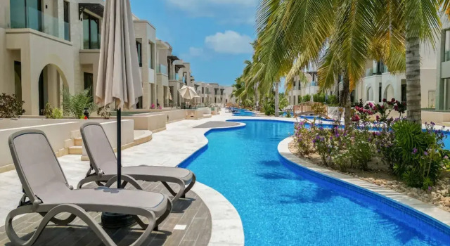 Serene 1-bedroom With Pool View, Prenota Appartamento Hotel a Dhofar con parcheggio, Parcheggio