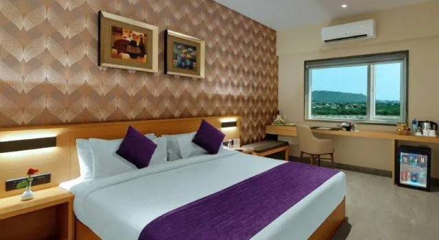 Номер Premium Click Hotel Bhuj