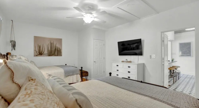 Historic Home! - Walk to Downtown Fredericksburg!, Забронировать Отель СПА-отели Фредериксберг, рядом с Художественная галерея Whistle Pik, SPA-услуги