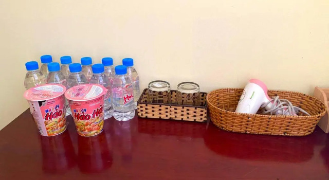 Кровать в общем номере Hoa Sua Hotel