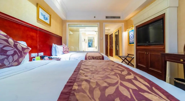 Номер Deluxe Ramada Yichang Hotel
