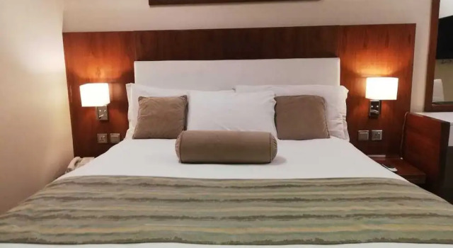 Номер Superior Avari Xpress Faisalabad