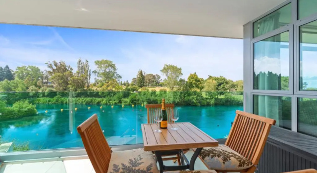 Апартаменты Two Views Taupo Apartment