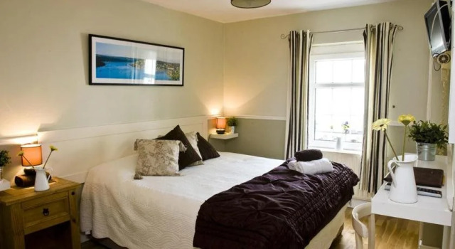 Tierney's Guesthouse, Book Hotel Kinsale 
