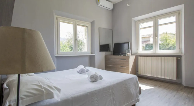 JOIVY 2 Bed Villa with Beautiful Garden in Forte dei Marmi