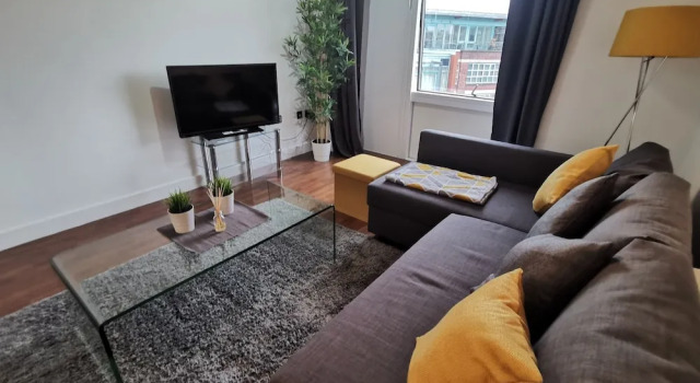 Voyager Apartments * Sleeps 6 * Parking, Забронировать Апартаменты/квартира Отели Бирмингема с парковкой, рядом с Океанариум «Национальный центр морской жизни», Парковка