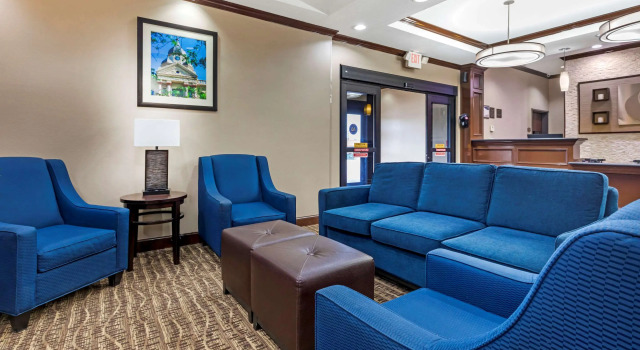 Comfort Inn Near UNT, Забронировать Отель Дентон Dallas - Fort Worth Metropolitan Area, рядом с Texas Health Presbyterian Hospital Denton