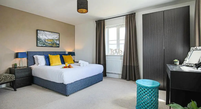 Коттедж Premium 4 large double bed townhouse in Bicester, next to Bicester Village