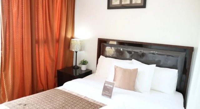 Номер Premier с балконом Sea Pearl Manila Suites