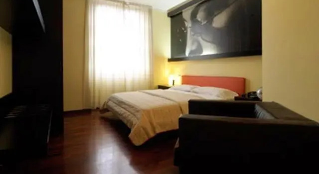 Suite Nine Hotel