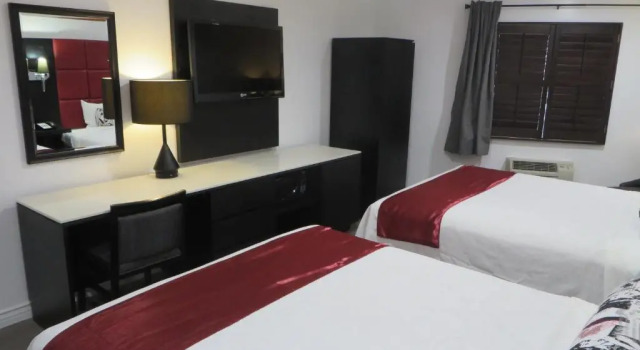 Четырёхместный номер Standard Legend Hotel Hollywood
