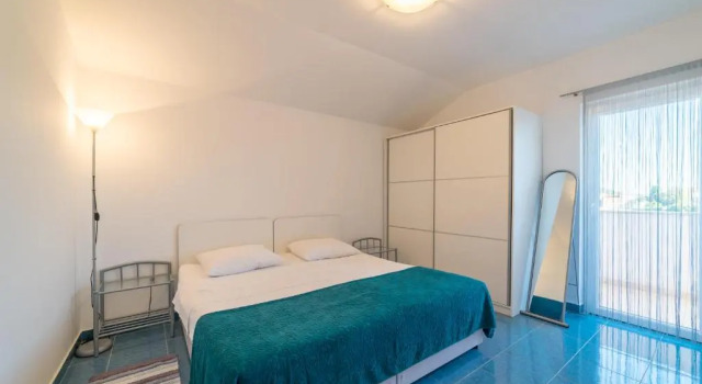 Апартаменты c 1 комнатой с балконом и с видом на море Apartments Jakovčev
