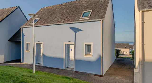 Коттедж Cosy Seaside House With Private Pool