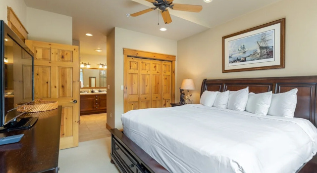 6554 Settlers Creek 3 Bedroom Townhouse by RedAwning