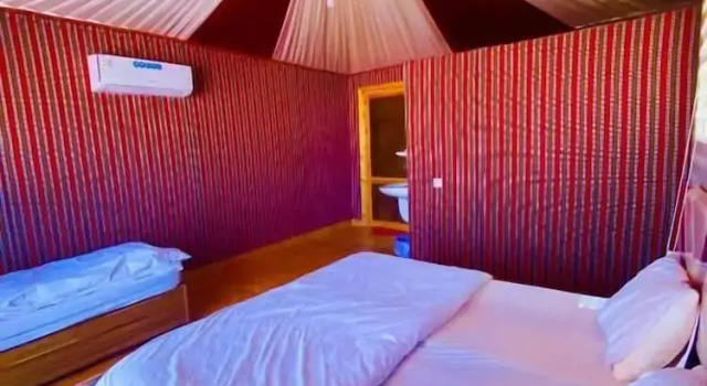 1 soveværelse i luksus- firedobbelt værelse med bjergudsigt Wadi Rum Legacy Camp