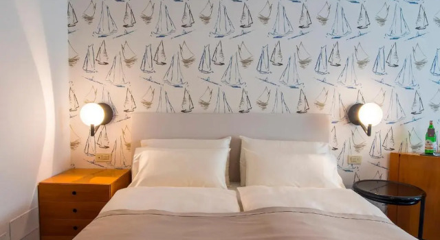 Полулюкс Hotel Savoy