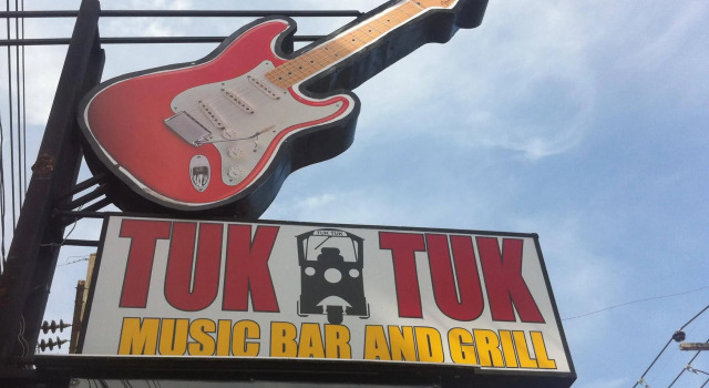 Tuk Tuk Hotel, Забронировать Отель Moo 4 