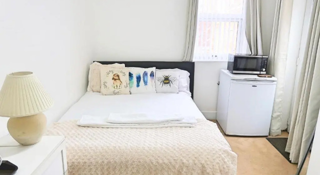 Whitburn House Free Internet TV Near Town Centre