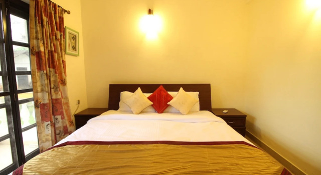 OYO 9868 Home Poolside 1 BHK Candolim, Prenota Hotel Candolim 