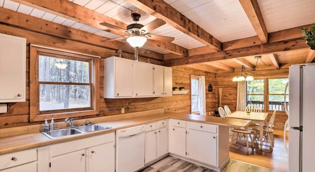 Коттедж Cozy Alpine Lake Cabin w/ Pool & Lake Access!