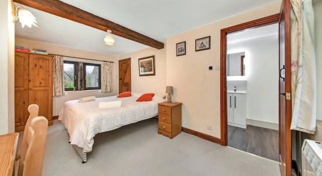 Cottage in Alstonefield Near Peak District Trails